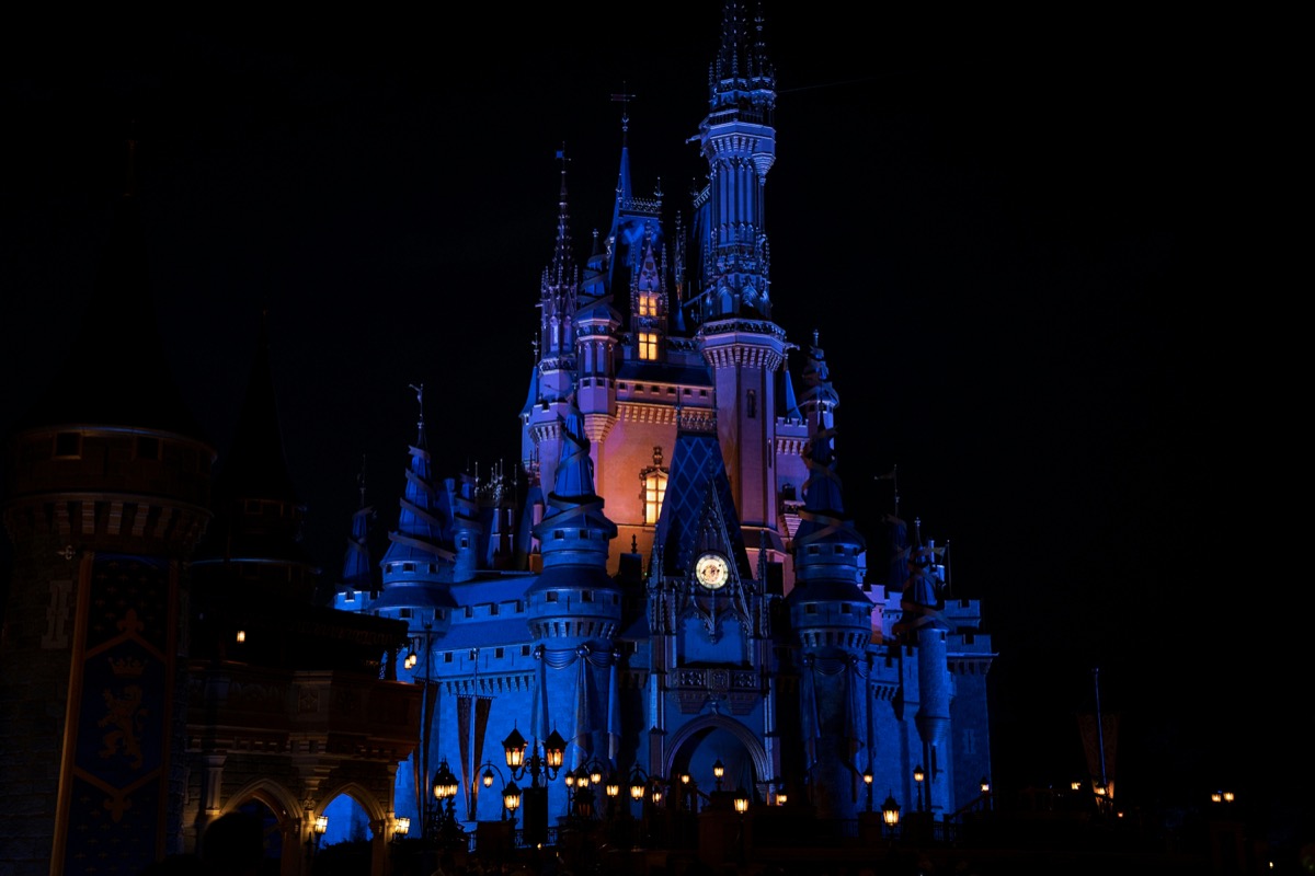 A Magic Kingdom ride was down for 10 hours straight yesterday. Plus: two big Disney World lands are coming along nicely (where's Villains Land?), the PLAY Pavilion flag quietly disappears from EPCOT, and Disneyland drops its park hopping rules