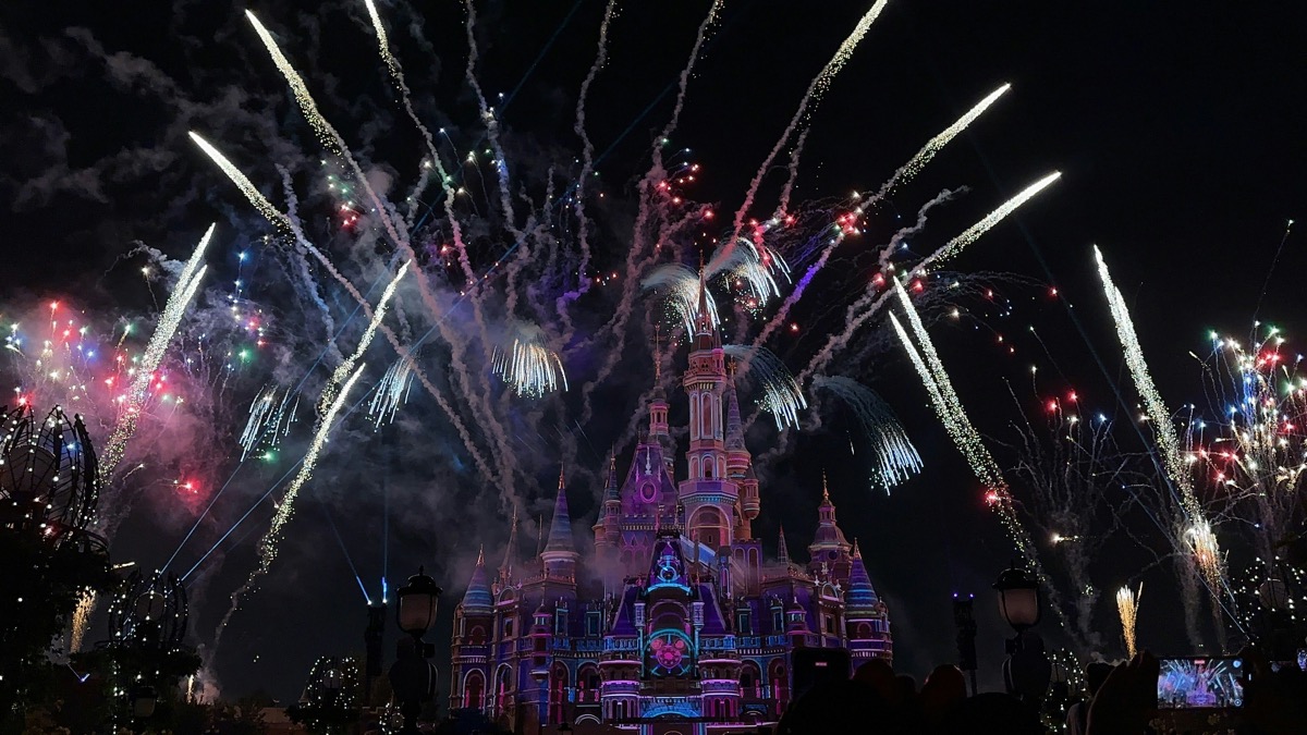 Disney Springs bus and pool restrictions are in effect starting today